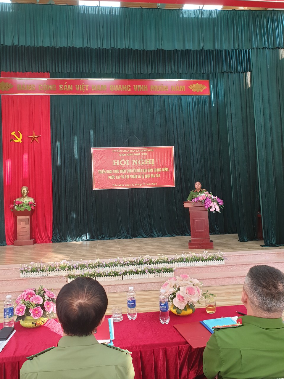 Thượng tá Nguyễn Văn Hách - Phó trưởng Công an huyện phát biểu tại Hội nghị